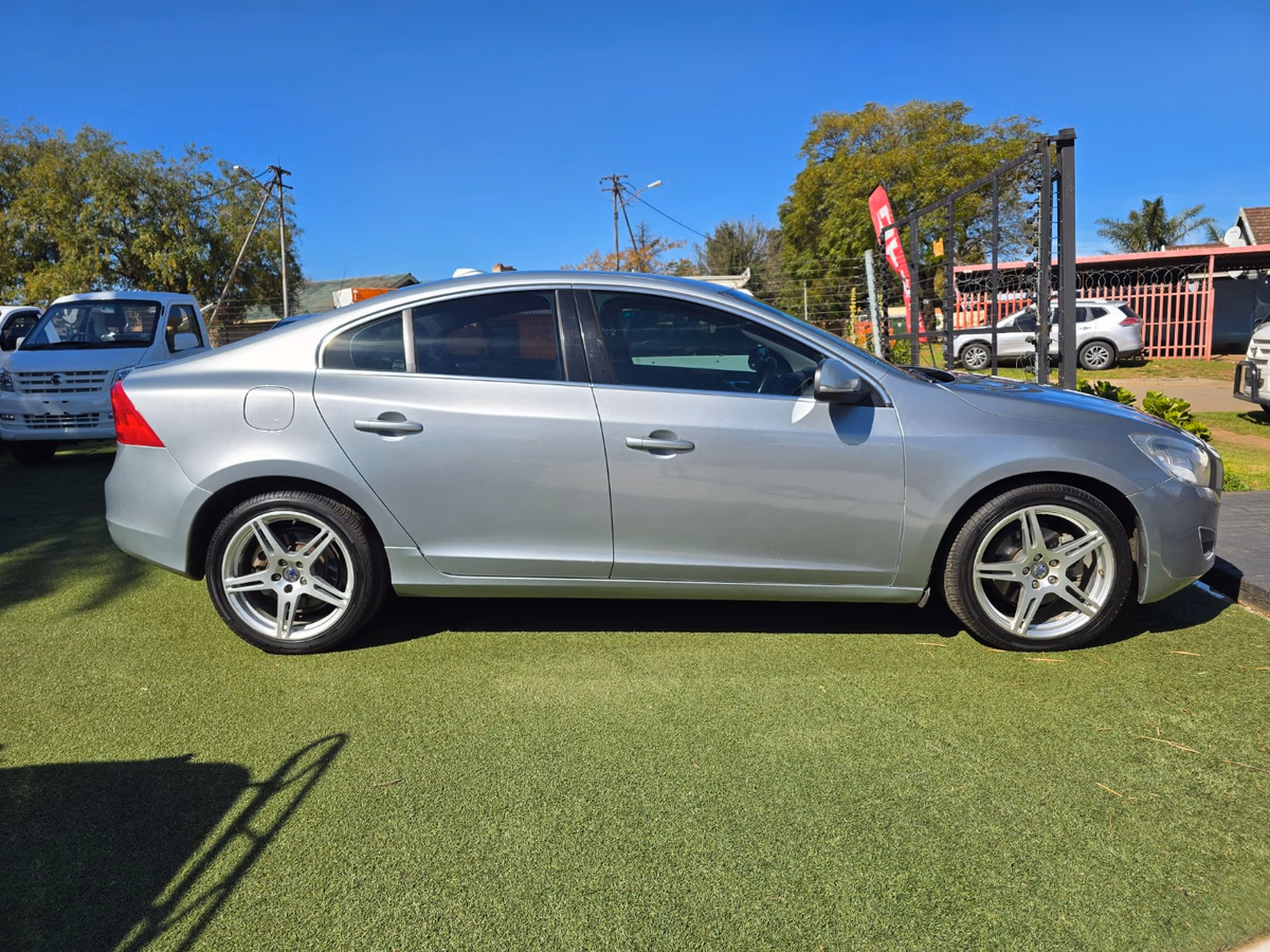 2013 Volvo S60 T4 Excel Auto — image 1 of 11