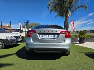 2013 Volvo S60 T4 Excel Auto — thumbnail 4