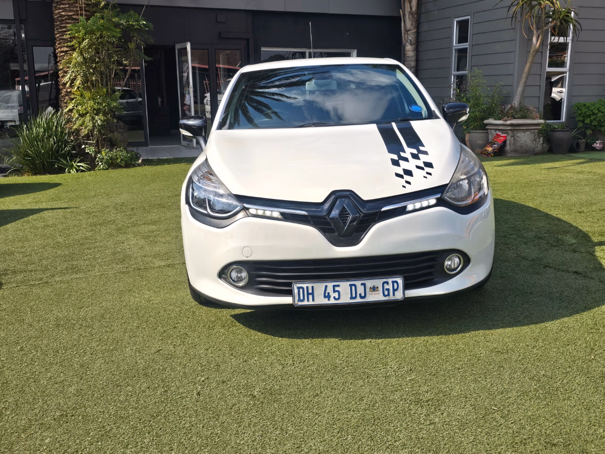 2014 Renault  Clio IV 900T — image 1 of 11