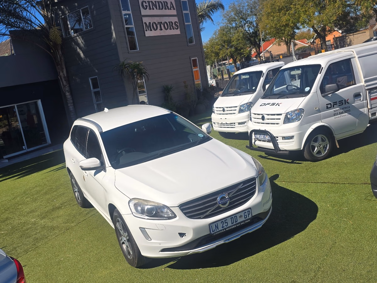 2012 Volvo XC60 D4 Excel (Drive-E) — image 1 of 12