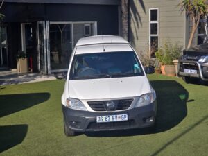2020 NISSAN NP200